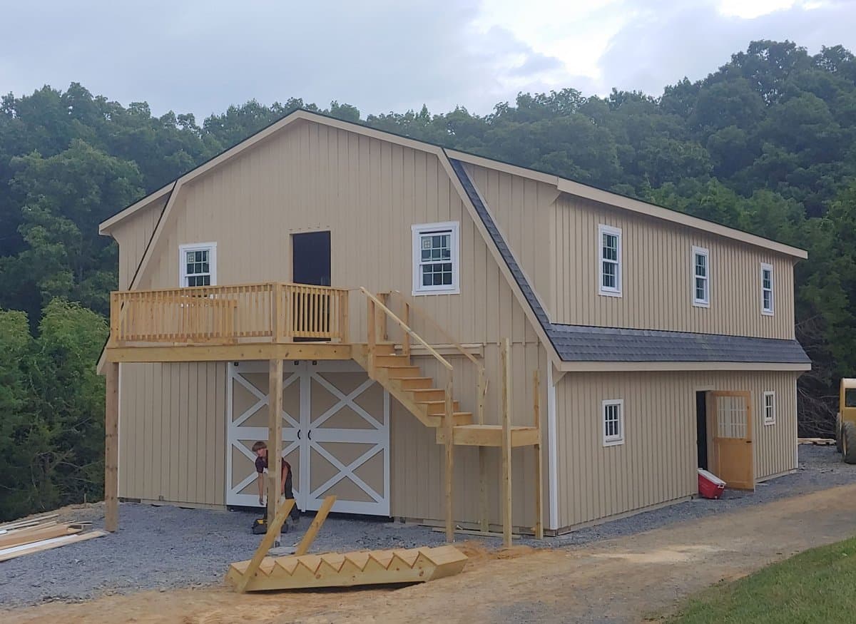 Amish-built large gambrel barn for sale in the Shenandoah Valley
