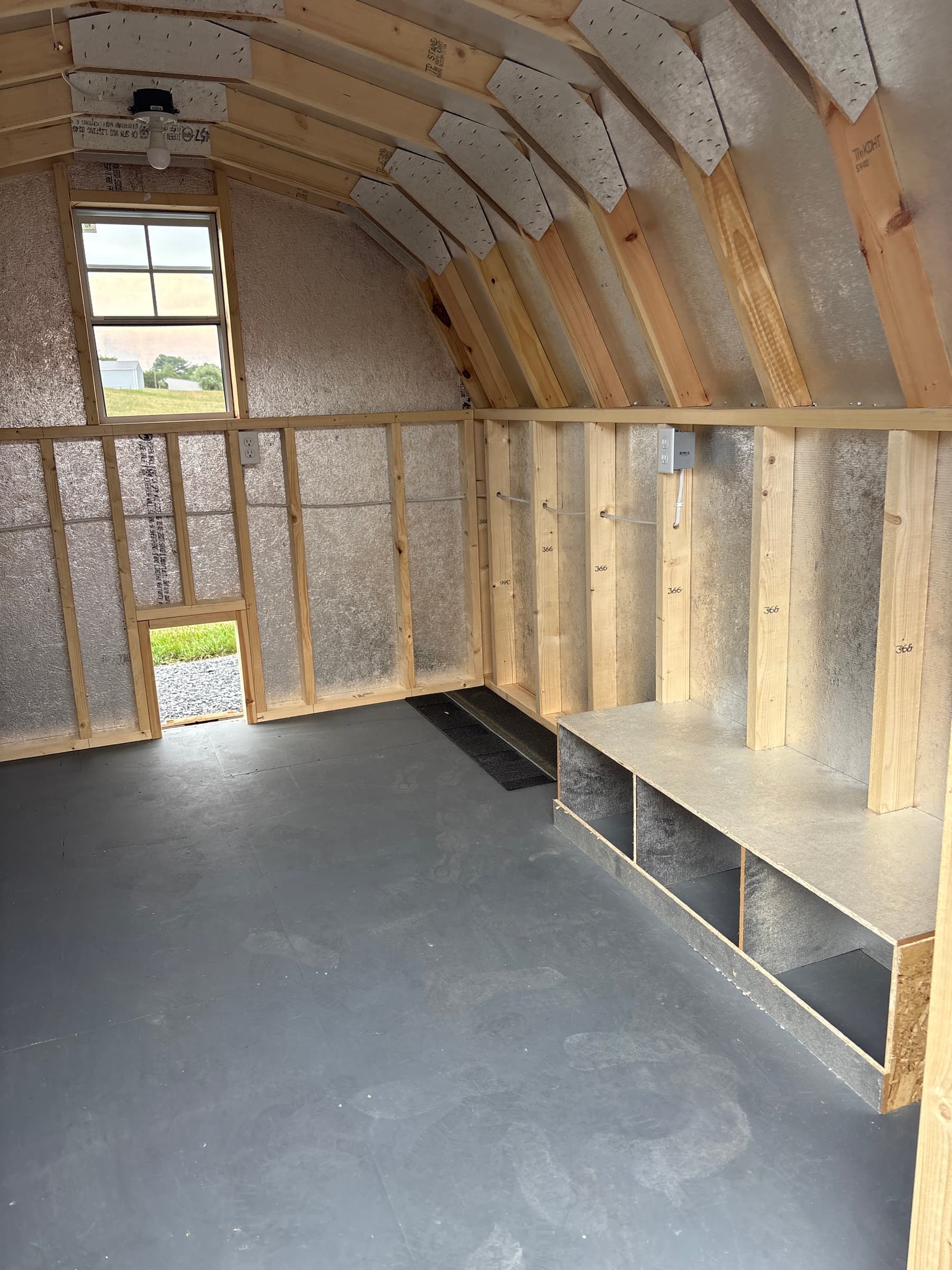 8x10 Barn Style Shed — photo 3